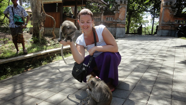 Priscila e os macacos de Bali