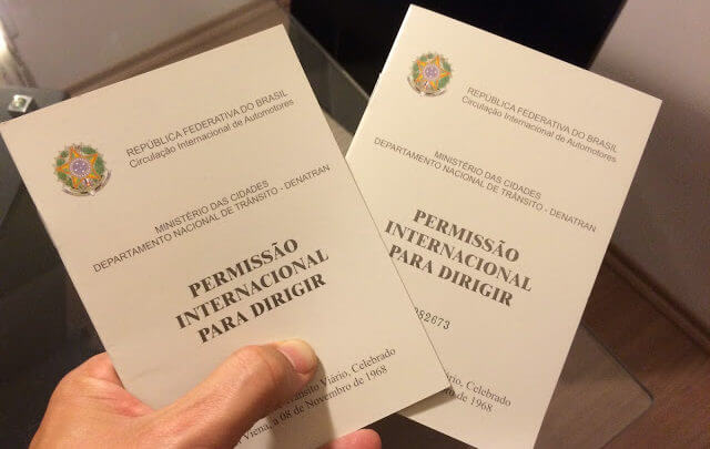 Permissão Internacional para Digirir (PID) ou Carteira de MotoristaInternacional