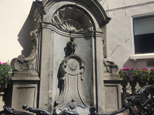 Estátua do Menino fazendo pipi (Manneken Pis)