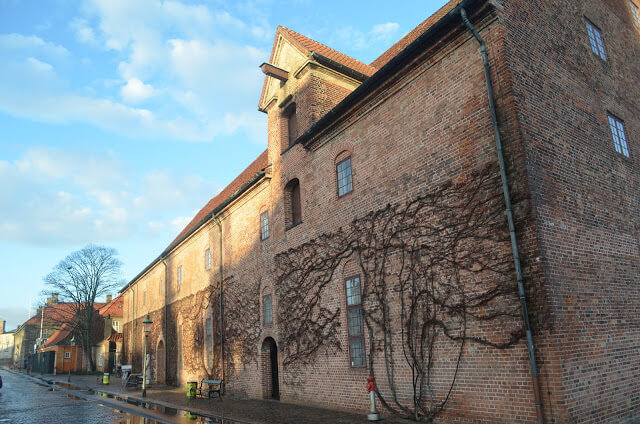 Jardim da Biblioteca e no museu judaico