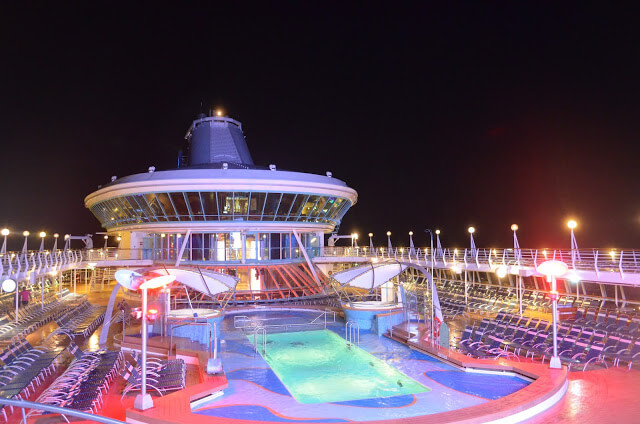 piscina do cruzeiro de noite