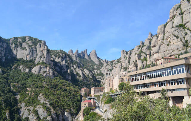 monastério e santuário Montserrat na Espanha