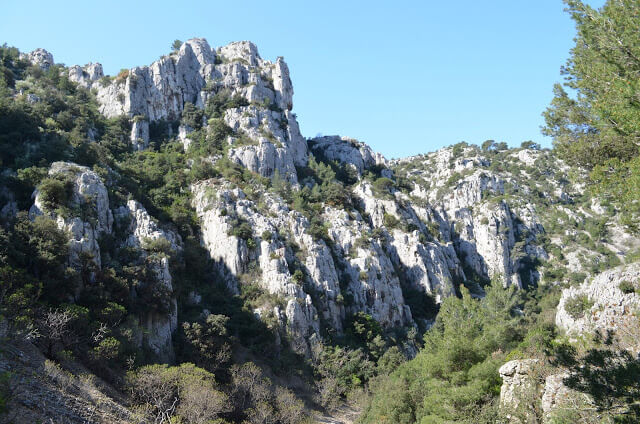 Kā tur nokļūt un doties pa taku uz Calanques de Port-Miou un Port-Pin