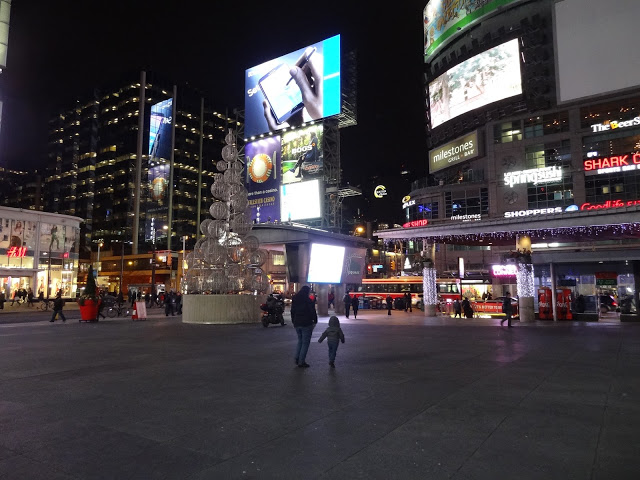 Dundas Square 