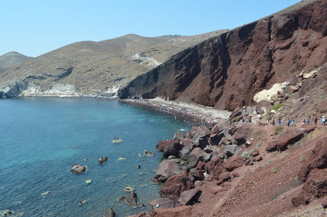 Plaža s crvenim pijeskom na Santoriniju