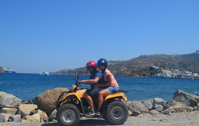 Alugamos um quadriciclo na Ilha de Patmos, na Grécia