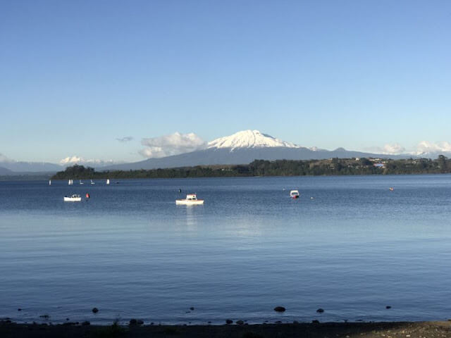 Lago Llanquihue com o Vulcão Osorno