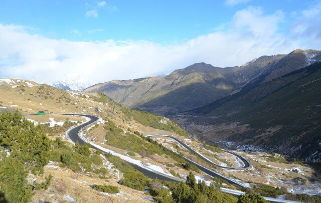 Estrada para ir a Estação de Esqui Boi Taull