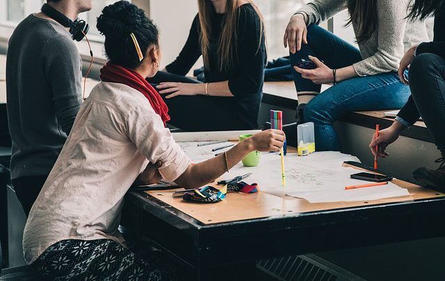 fundação carolina tem um bolsa de estudos na Espanha para Brasileiros