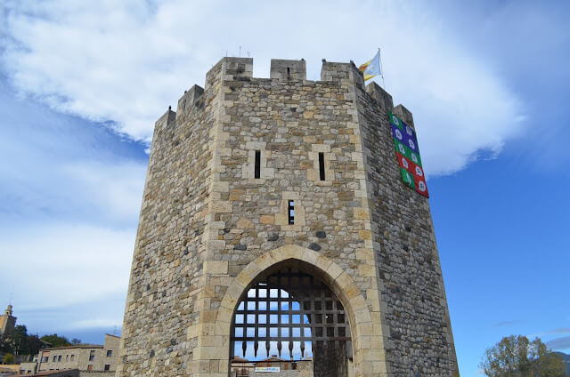 Torre da ponte de Besalu