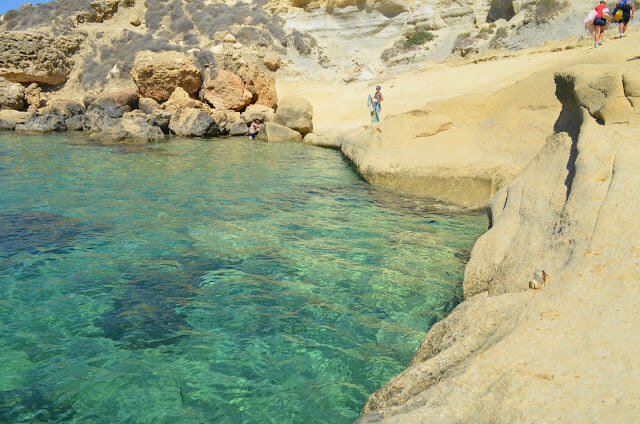 Piscina natural na praia de Ġnejna Bay Beach