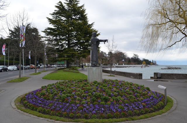 calçadão a beira do lago Léman