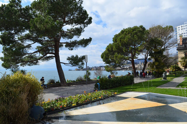 calçadão à beira do lago Léman