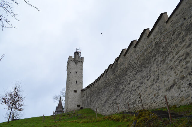 estos da muralha medieval da cidade (Museggmauer)