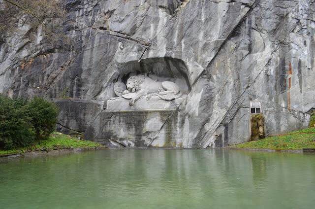 escultura do Leão na pedra o Löwendenkmal