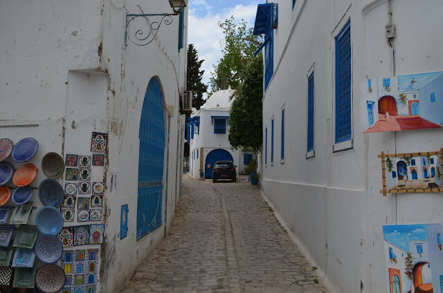 ruazinha de cidade branca e azul de Sidi Bou Said