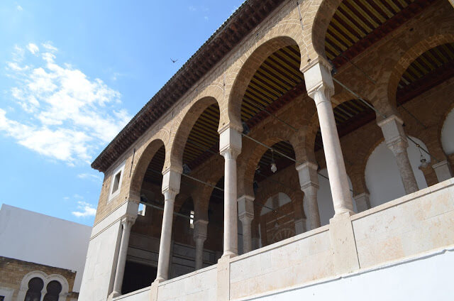 Mesquita Dar Hussein e a Mesquita Style