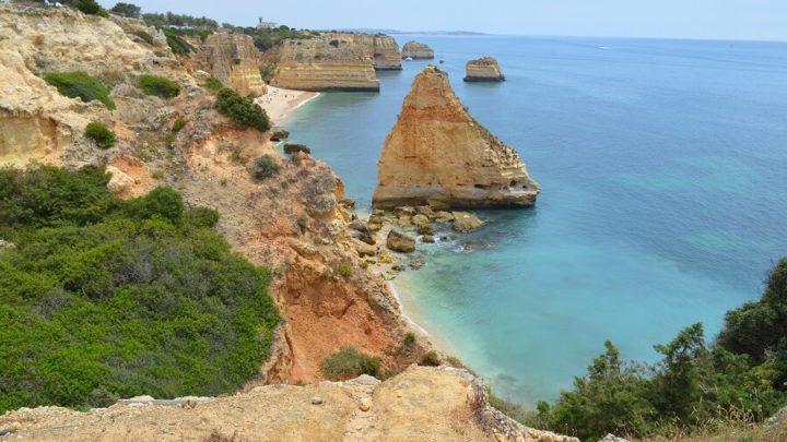 Armação de Pêra, uma das lindas cidades da região do Algarve em Portugal