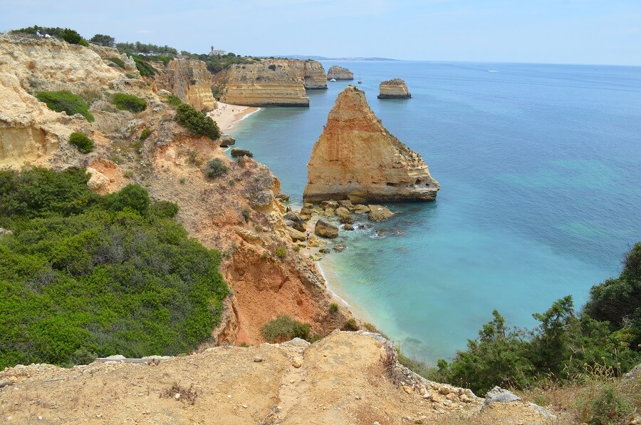 Armação de Pêra, uma das lindas cidades da região do Algarve em Portugal