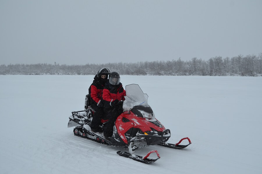 Dirigir uma moto de neve na Lapônia Finlandesa