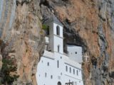 Monastério de Ostrog, o monastério que fica incrustado na montanha