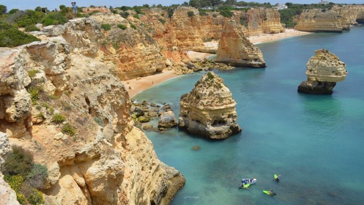 As melhores praias de Algarve, em Portugal