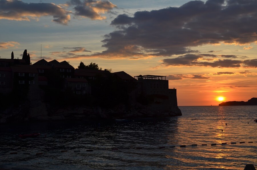 Por do sol em Sveti Stefan