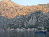 Muo, cidade nas margens da Baía de Kotor em Montenegro