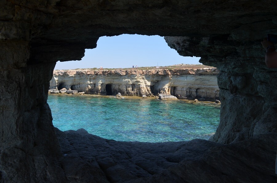 Sea Caves no Chipre ou Cavernas do Mar