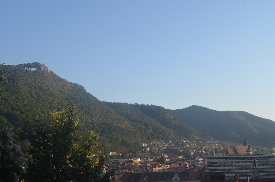 Letreiro de Brasov, no estilo de Hollywood