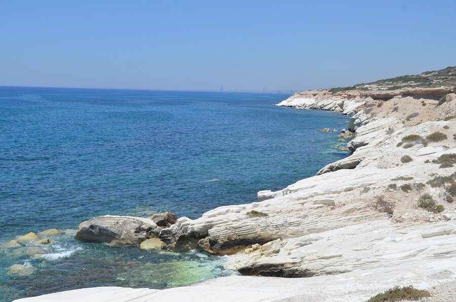 White Stones e a White & Rocky Beach