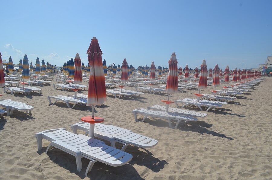 atração turística da praia de Albena é a parte de esportes aquáticos como, caiaques, lanchas, pedalinhos