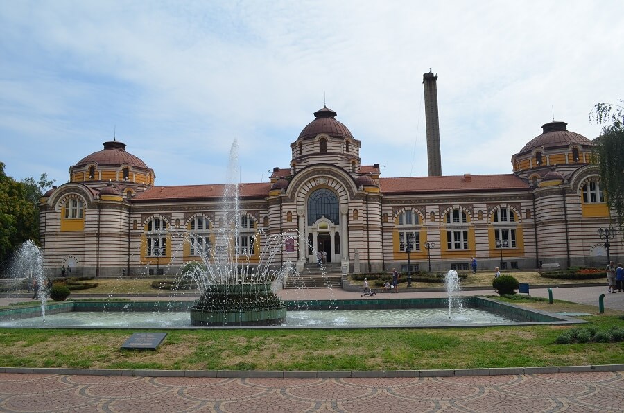 Parque Banski Square