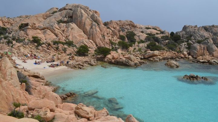 Ilha de Caprera, umas da melhores praias da Sardenha, na Itália