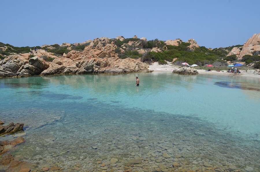 Da Ilha La Maddalena para a Ilha Caprera onde está a Praia Napoletana