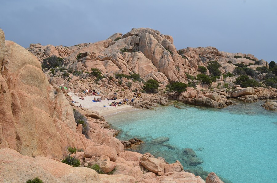 Hur man tar sig till Coticcio beach på Sardinien, Italien